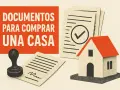Documentos para comprar una casa: una casa de juguete, papeles con un visto bueno y un sello.