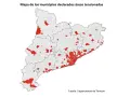 Mapa de Cataluña con municipios en rojo, indicando zonas tensionadas de alquiler.