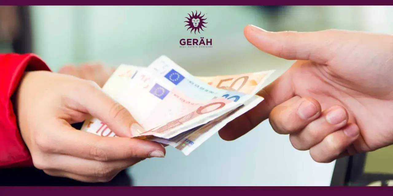 Manos intercambiando billetes de euro. Es obligatorio depositar la fianza en el IVIMA para formalizar el alquiler.