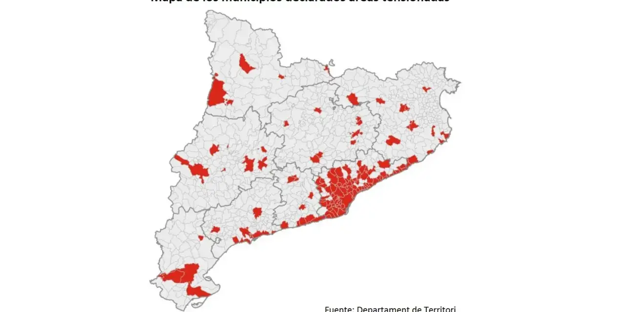 Mapa de Cataluña con municipios en rojo, indicando zonas tensionadas de alquiler.