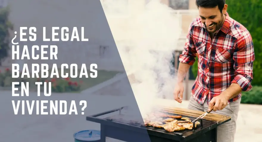 Hombre sonriente asa carne en barbacoa. ¿Es legal hacer barbacoas en tu vivienda? Conoce la normativa barbacoas en chalets.