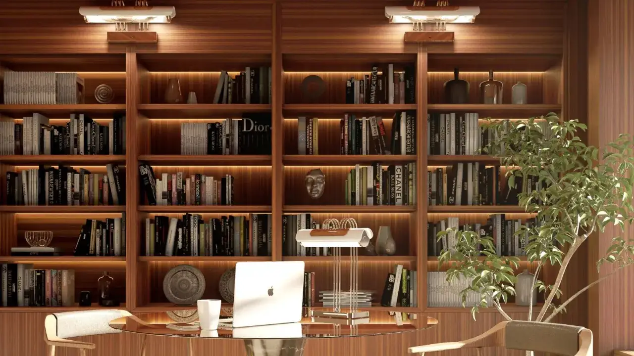 Estanter&iacute;as de madera repletas de libros, creando un ambiente acogedor en estas casas con biblioteca. Un escritorio moderno con port&aacute;til y una l&aacute;mpara completan la escena.