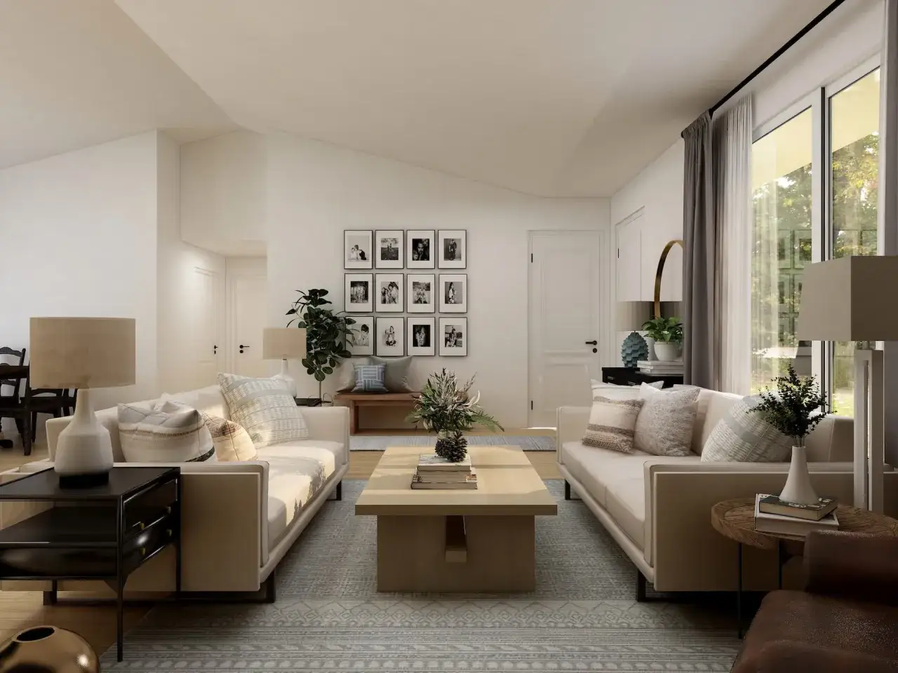 Distribuci&oacute;n sal&oacute;n comedor rectangular con dos sof&aacute;s blancos enfrentados, mesa de centro de madera y decoraci&oacute;n de fotos familiares.