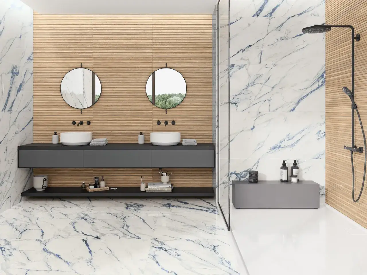 Baño moderno con lavabos dobles, ducha y paredes de mármol y madera. Considera si hace falta licencia de obra para cambiar bañera por ducha.