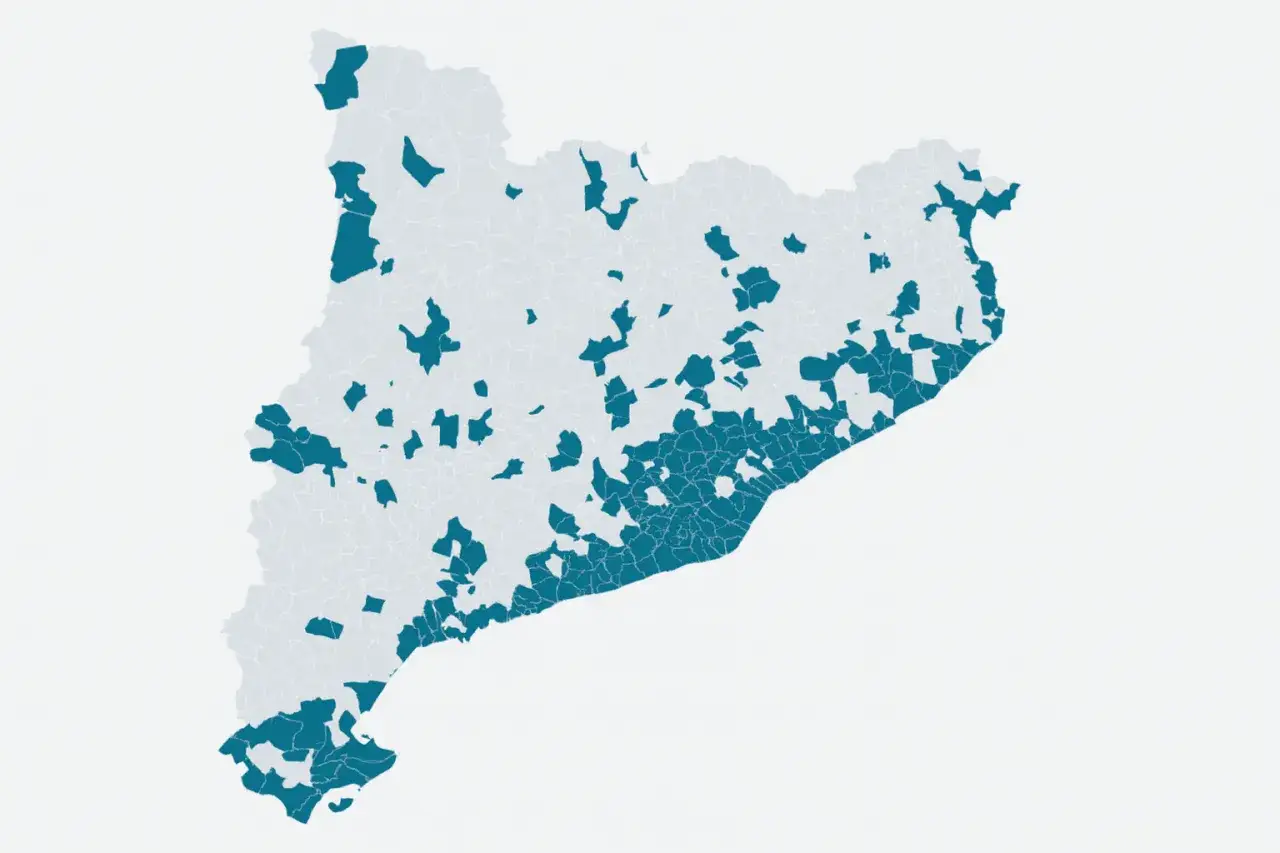 Mapa de Cataluña con áreas en azul que representan zonas tensionadas de alquiler.